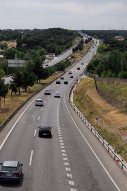 Vista de la autovía A-5, a 28 de abril de 2023, en Madrid (España). Hoy comienza el dispositivo especial que la Dirección General de Tráfico pone en marcha con motivo del puente de mayo, y que se prolongará hasta la medianoche del próximo lunes 1 de mayo.