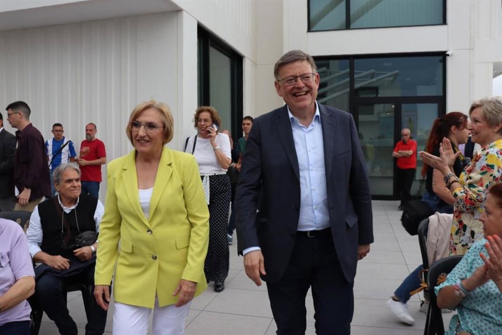 La candidata socialista a la Alcaldía de Alicante, Ana Barceló, y el 'president' de la Generalitat y secretario general del PSPV-PSOE, Ximo Puig