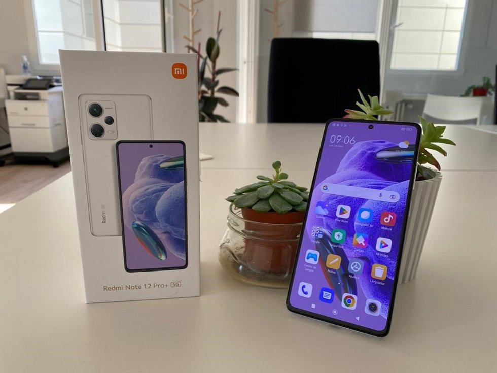El Redmi Note 12 Pro + en blanco.