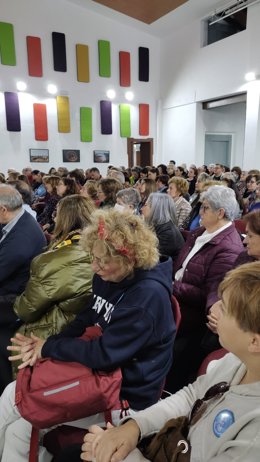 Mujer, de mediana edad, y con estudios secundarios, perfil mayoritario de lectores adultos en la provincia