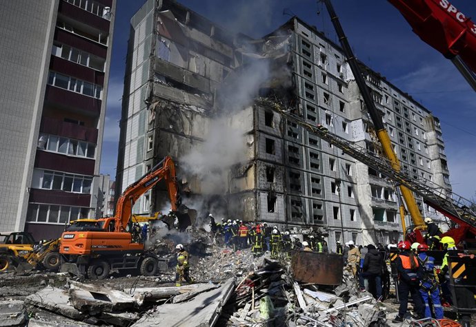 April 28, 2023, Uman, Ukraine: Rescuers dismantle the rubble of a destroyed house that was damaged as a result of a missile attack by the Russian army. On April 28, the Russian army launched massive missile strikes on Ukraine. As a result of the shellin