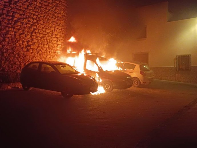 Coches incendiados en Baena