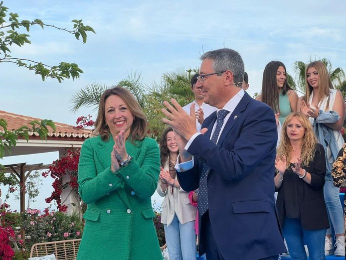 La presidenta del PP de Málaga, Patricia Navarro, junto al alcalde y candidato a la reelección, Francisco Salado