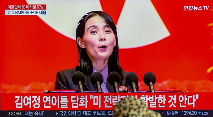 Archivo - February 20, 2023, Seoul, South Korea: A tv screen shows a file image of Kim Yo Jong, the sister of North Korean leader Kim Jong Un, during a news program at the Seoul Railway Station in Seoul. North Korea fired two short-range ballistic missi