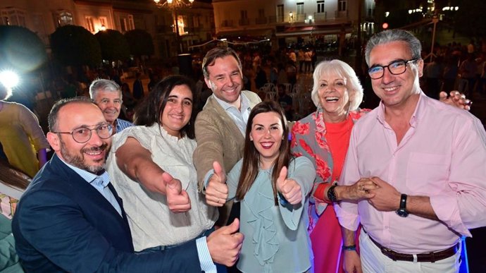 El secretario general del PP de Andalucía, Antonio Repullo, arropa a la candidatura del PP de Medina Sidonia