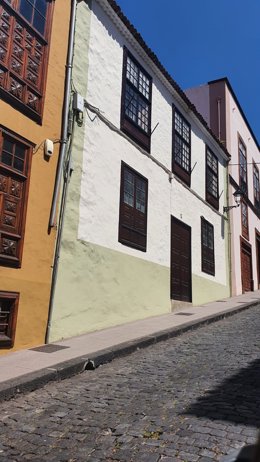 El Pleno del Ayuntamiento de La Orotava ha aprobado por unanimidad la cesión temporal de un inmueble a la Fundación Canaria José Luis Montesinos. Esta propiedad se localiza en el número 20 de la calle Tomás Zerolo