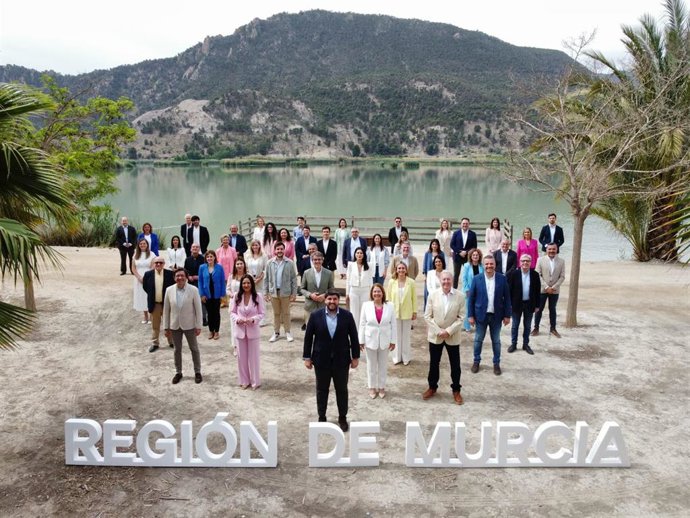 El presidente del PP de la Región de Murcia y candidato a la presidencia de la Comunidad Autónoma, Fernando López Miras, ha presentado su candidatura a la Asamblea Regional