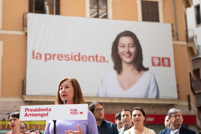 La secretaria general del PSIB-PSOE, presidenta del Govern y candidata a la reelección, Francina Armengol, en rueda de prensa