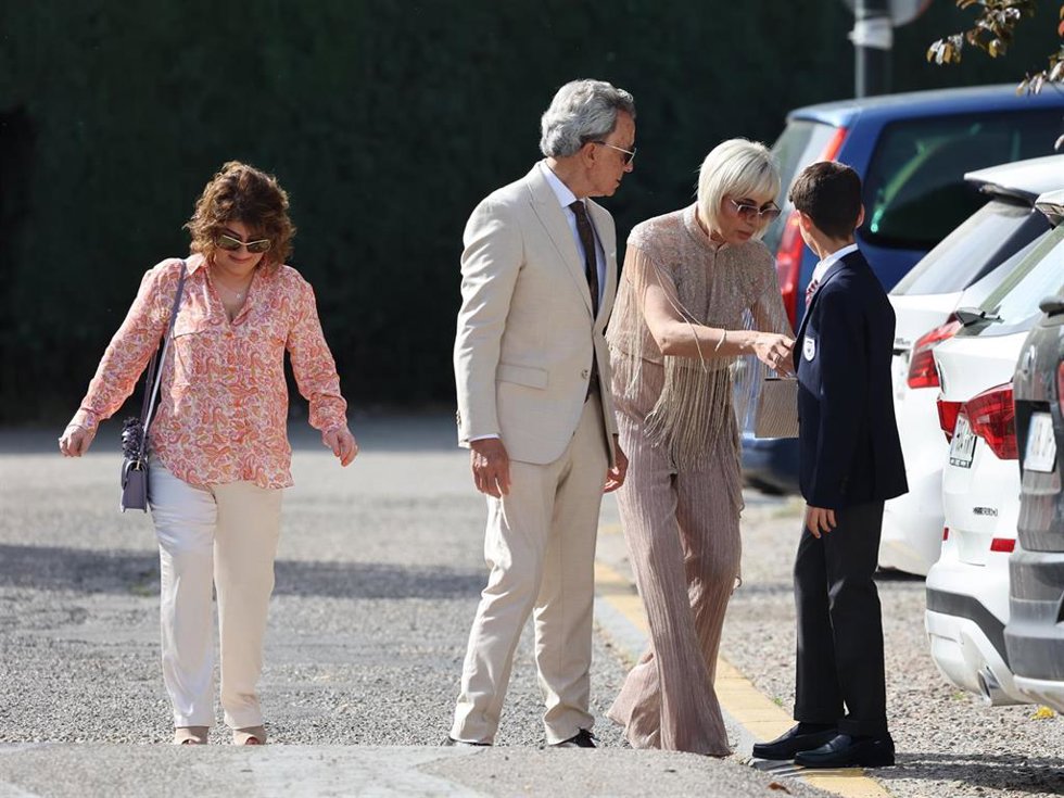 Imágenes de la comunión del hijo de José Ortega Cano y Ana María Aldón, José María Cano Aldón