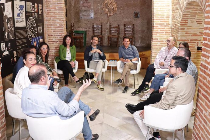 El portavoz de campaña del PP y vicesecretario de Cultura y Sociedad Abierta, Borja Sémper, se reúne con destacados representantes de la provincia almeriense en el mundo de la cultura