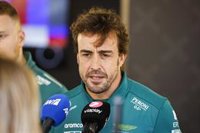 Alonso: "Sainz me llevó contra el muro en la curva 2, ha sido un poco sorprendente"