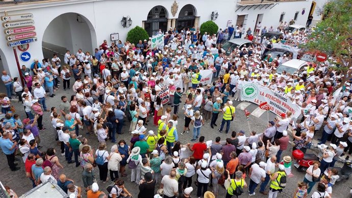 Manifestación en Osuna (Sevilla) contra el "deterioro" de la sanidad pública