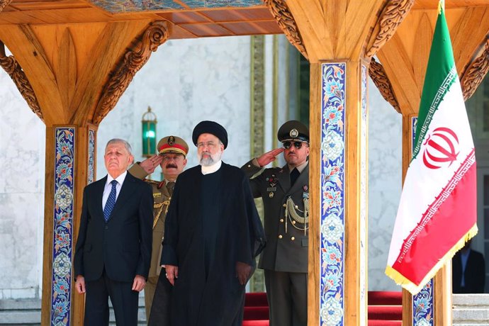 El presidente de Irán, Ebrahim Raisi, y su homólogo iraquí, Abdulatif Rashid