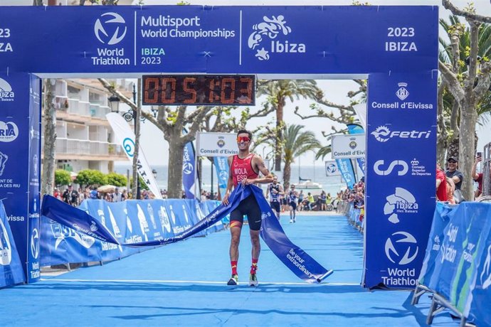 Mario Mola, campeón del mundo de duatlón, primera medalla de España en Ibiza