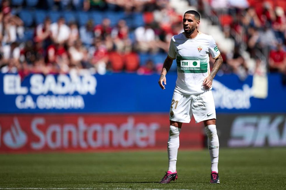 Omar Mascarell of Elche CF looks on during the La Liga Santander match between CA Osasuna and Elche CF at El Sadar  on April 8, 2023, in Pamplona, Spain.