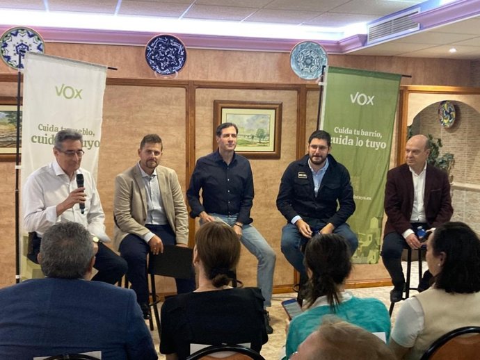 VOX apuesta en Caspe por equiparar el salario de la Policía Local a la media de Aragón.