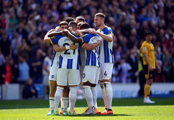 Brighton and Hove Albion's Deniz Undav celebrates scoring the opening goal with team mates during the English Premier League soccer match between Brighton and Hove Albion and Wolverhampton Wanderers at the AMEX Stadium. Photo: Adam Davy/PA Wire/dpa