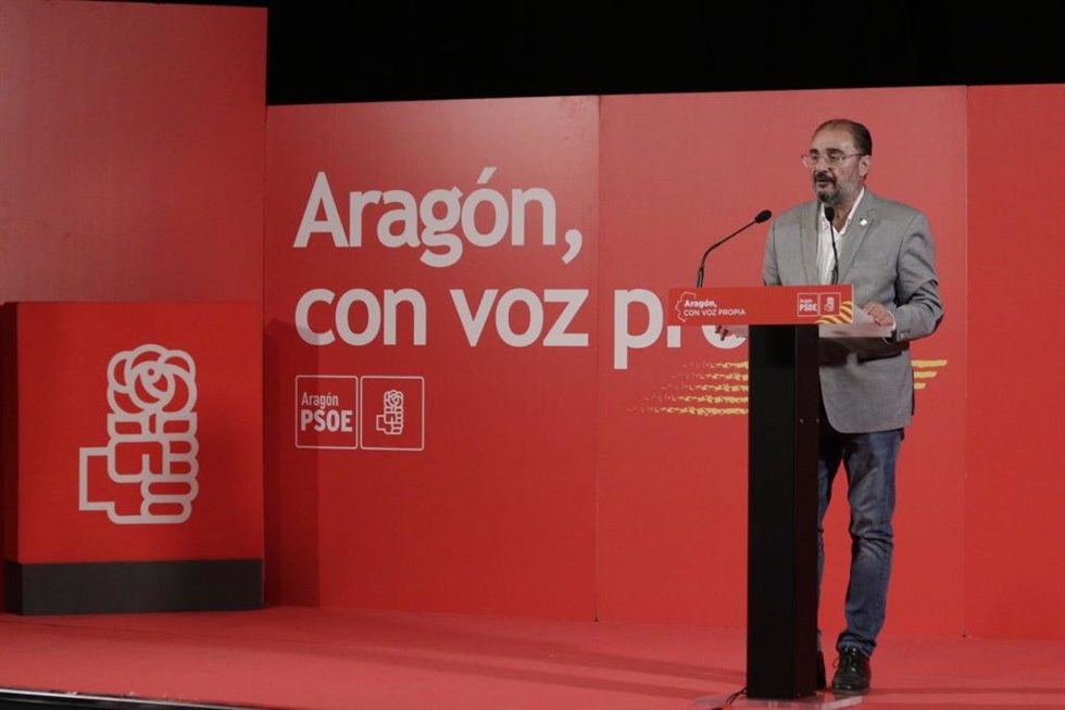 Lambán elogia la labor de los socialistas para "invertir la sangría demográfica" en las últimas décadas.