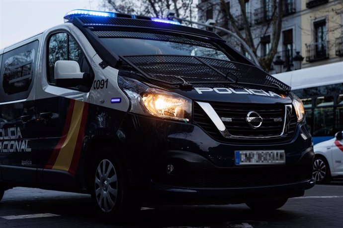 Archivo - Un coche de Policía Nacional el día en que ha comenzado un plan específico contra las bandas juveniles, en Atocha, a 10 de febrero de 2022, en Madrid (España).