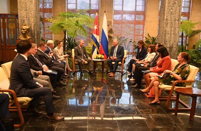Reunión entre el presidente de la Duma Estatal de la Asamblea Federal de la Federación de Rusia, Viacheslav Volodin, y el presidente de Cuba, Esteban Lazo Hernández