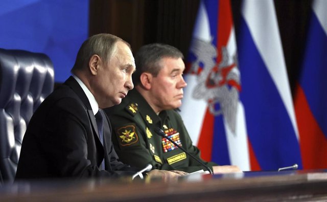 Archivo - Vladimir Putin con el general Valeri Gerasimov, jefe del Estado Mayor del Ejército ruso 