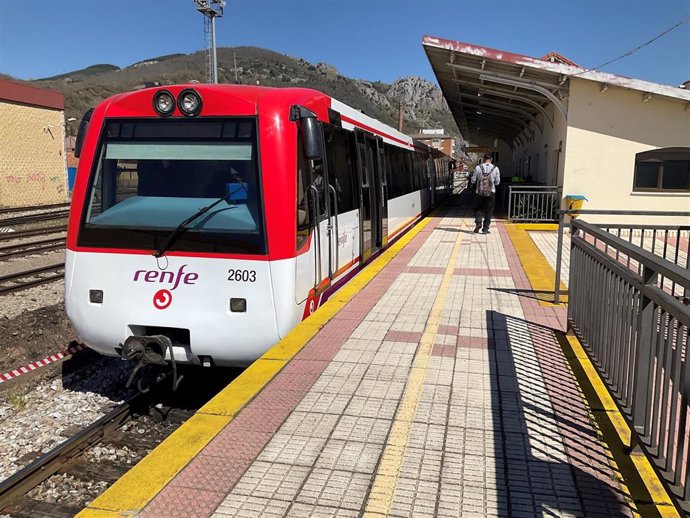 Renfe renueva la imagen de los trenes de Cercanías de Ancho Métrico de la línea León-Guardo.