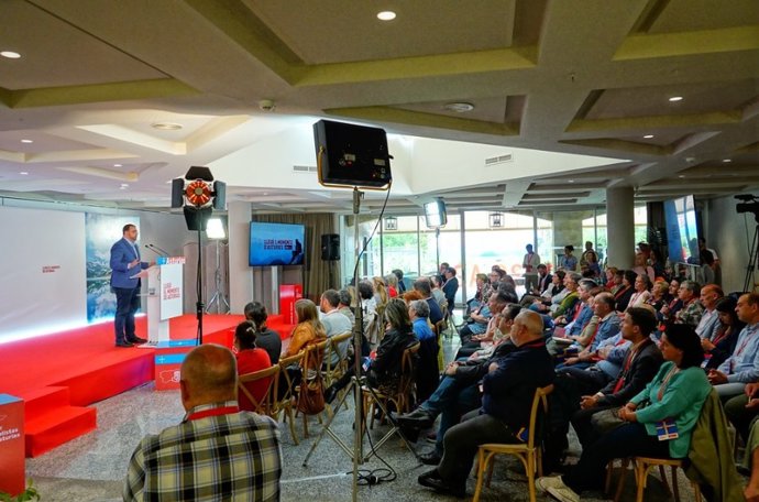 Adrián Barbón, en un acto del partido
