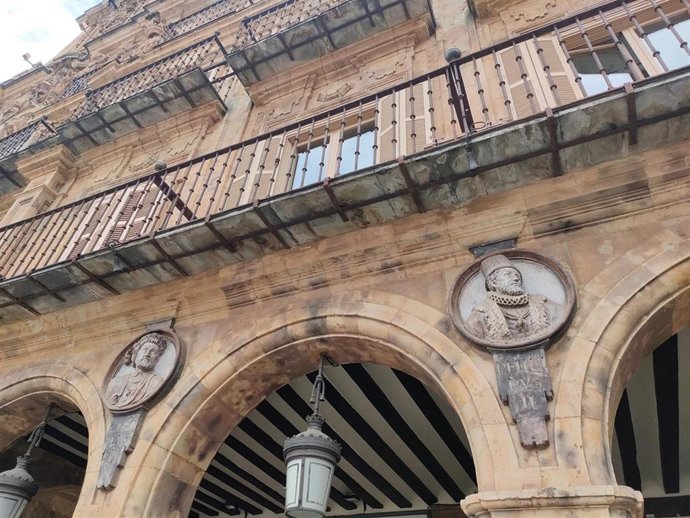 Medallones en la Plaza Mayor de Salamanca
