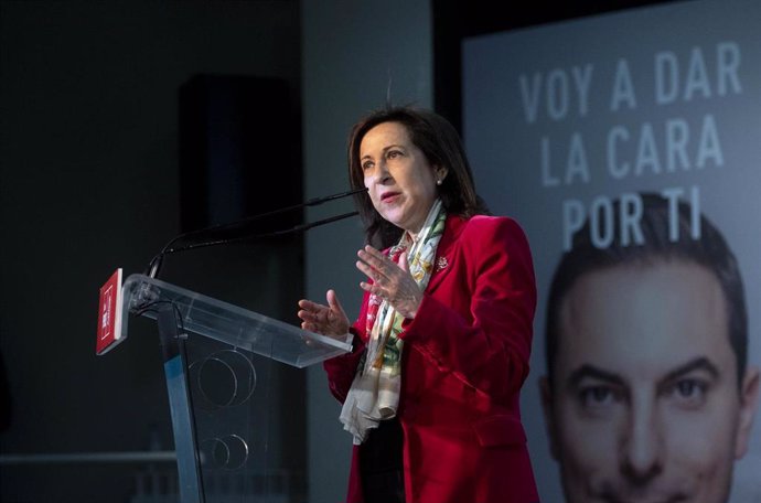 La ministra de Defensa, Margarita Robles, interviene en un acto para arropar al candidato socialista para la alcaldía de Coslada, en el Centro Cultural Margarita Nelken, a 22 de abril de 2023, en Coslada, Madrid (España). 