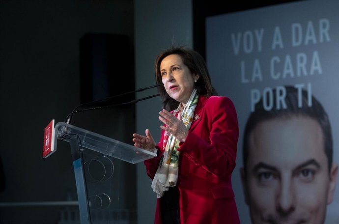 La ministra de Defensa, Margarita Robles, interviene en un acto para arropar al candidato socialista para la alcaldía de Coslada, en el Centro Cultural Margarita Nelken, a 22 de abril de 2023, en Coslada, Madrid (España). Margarita Robles arropa en este