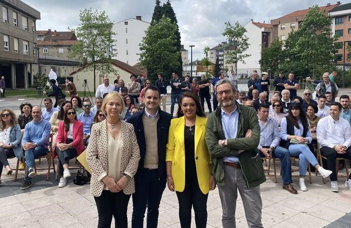 Carolina López, segunda por la derecha