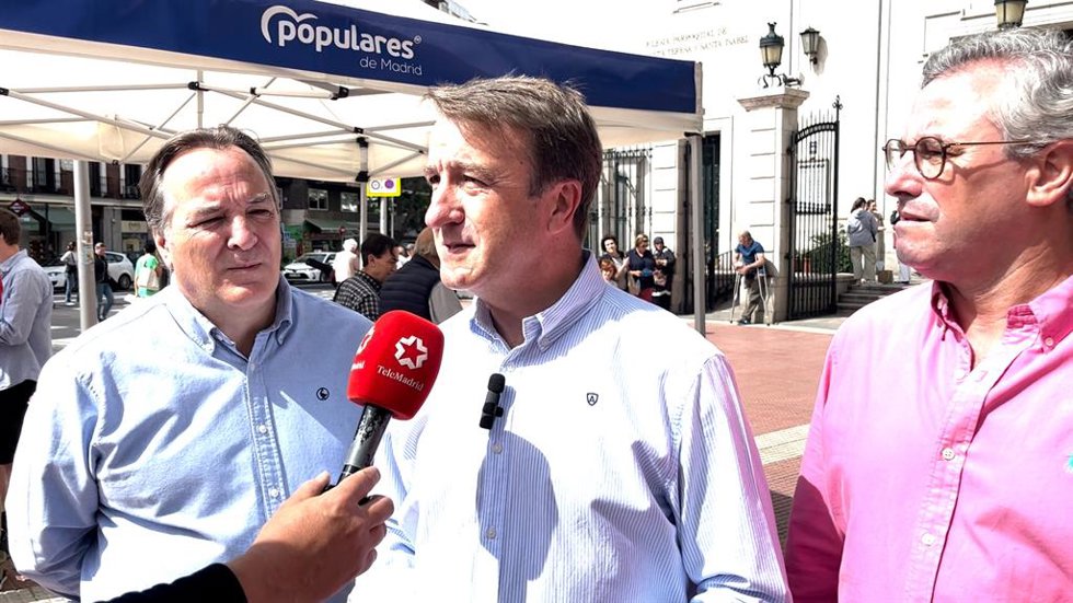 El PP de Madrid se sorprende de la "autoinvitación" de Bolaños al acto del Dos d