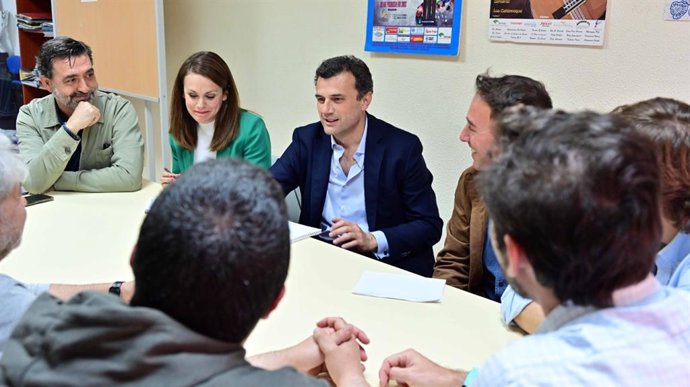 Reunión del 'popular' Bruno García con la Asociación de Vecinos del Mentidero