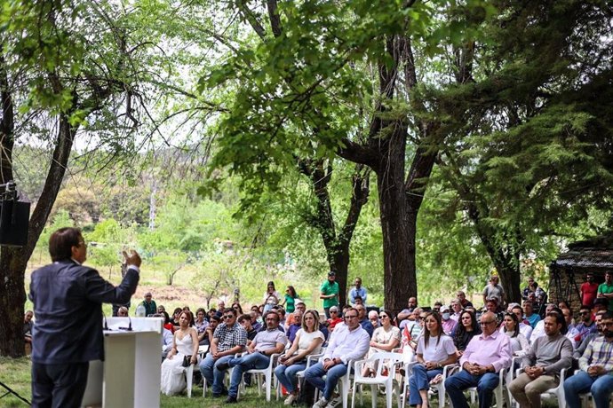 Fernández Vara en su intervención en Caminomorisco, en la presentación de las candidaturas socialistas en Las Hurdes.