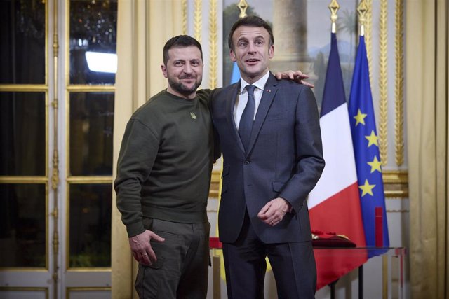 Archivo - Volodimir Zelenski y Emmanuel Macron 