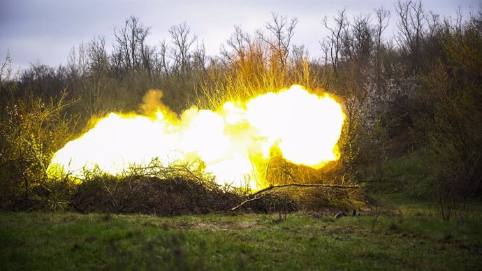 April 27, 2023, Bakhmut, Ukraine: Ukrainian soldier from the 17th tank brigade is seen firing artillery rounds from a self-propelled howitzer at Ukrainian position near Bakhmut. Ukrainian armed force is fighting intensely in Bakhmut and the surrounding 