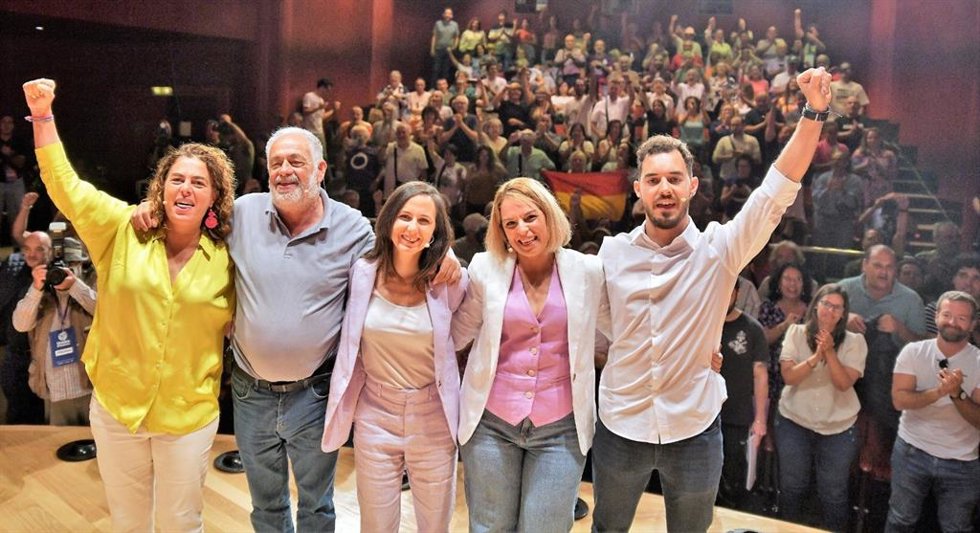 Gemma Martínez, Antonio Pérez, Ione Bellarra, Noemí Santana y Hugo Cejas en el acto de presentación de candidaturas de Unidas Sí Podemos en el Auditorio Alfredo Kraus de Las Palmas de Gran Canaria