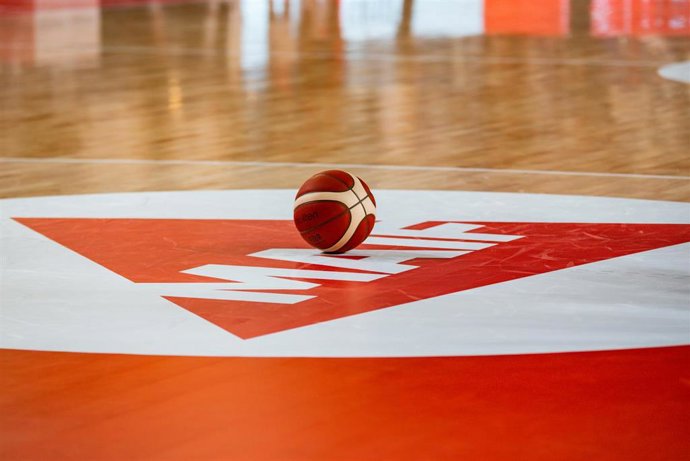 Archivo - Balón de baloncesto