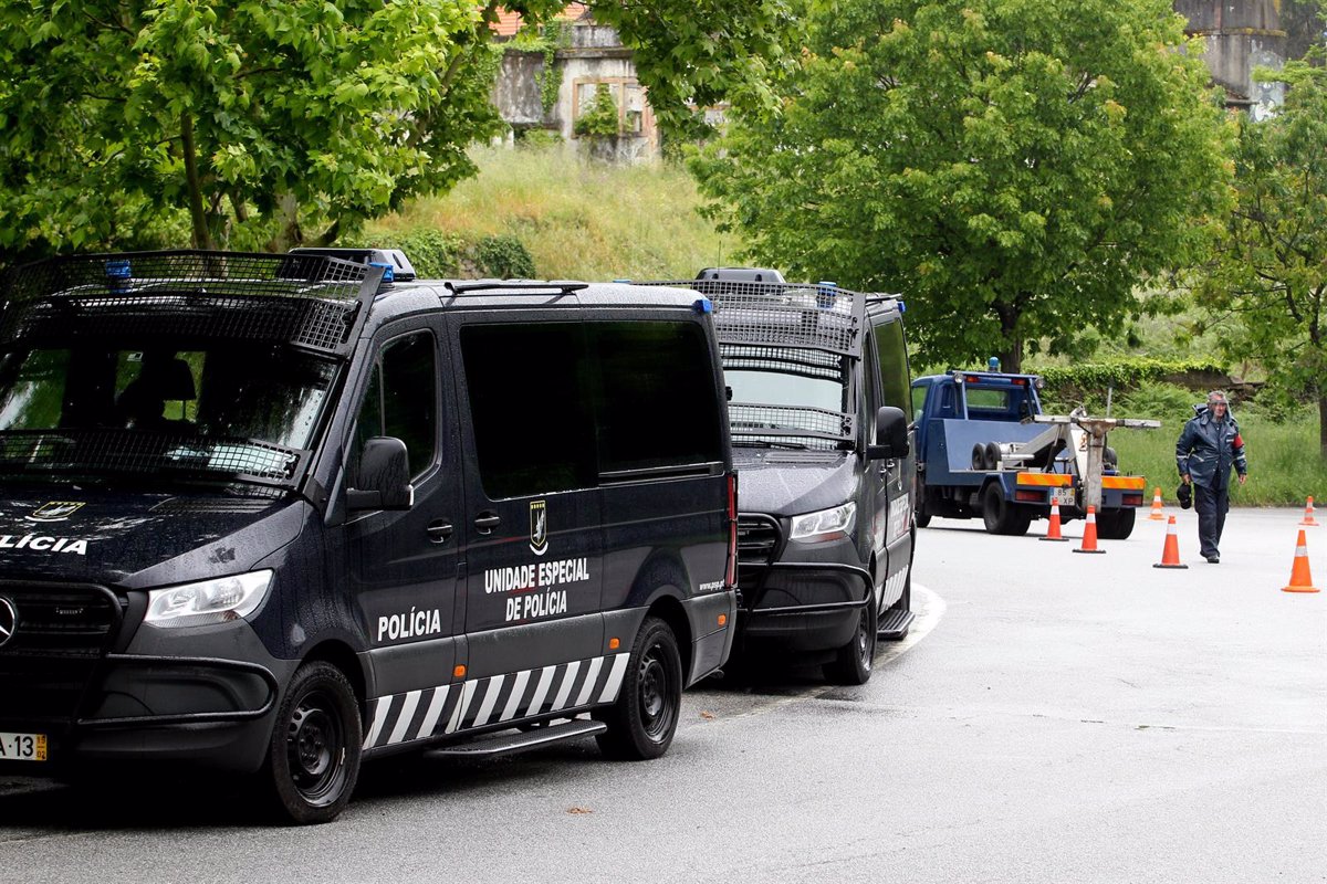 Homem mata três amigos com quem dividia um negócio de criação de pombos e depois comete suicídio em Setúbal, Portugal