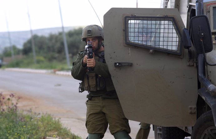 Soldat israeli en una operació a Nabulus, a Cisjordnia  