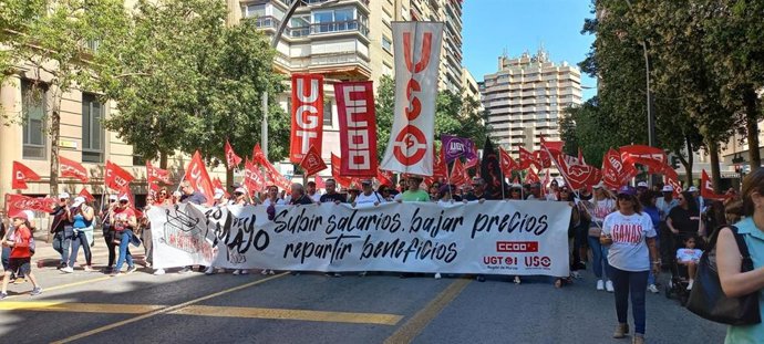 Cabecera de la manifestación convocada en Murcia por CCOO, UGT y USO con motivo del Primero de Mayo de 2023