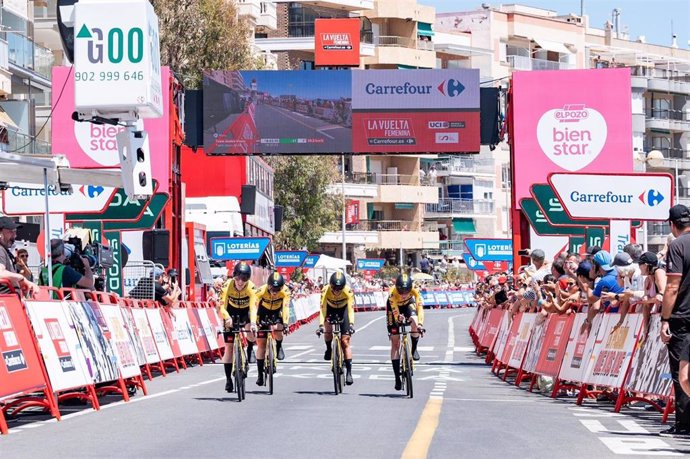 La Vuelta Femenina arrancó este lunes con una contrarreloj por equipos en Torrevieja, de 14,5 kilómetros de recorrido, que ganaron las ciclistas del Team Jumbo-Visma