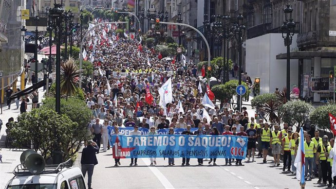 Miles de personas durante la manifestación convocada por la CIG  por el Día Internacional de los Trabajadores, a 1 de mayo de 2023, en Vigo, Pontevedra, Galicia (España).
