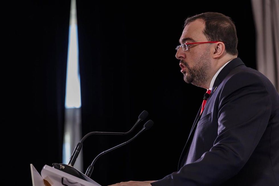 Archivo - El presidente de Asturias, Adrián Barbón, protagoniza un desayuno informativo de Prensa Ibérica, en The Westin Palace, a 16 de marzo de 2023, en Madrid (España).