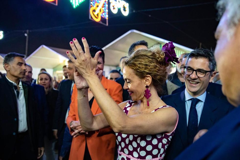 La presidenta del Congreso, Meritxell Batet, bailó durante la inauguración el 21 de abril