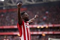 El Athletic salva un punto en el descuento y el Girona asalta el Pizjuán
