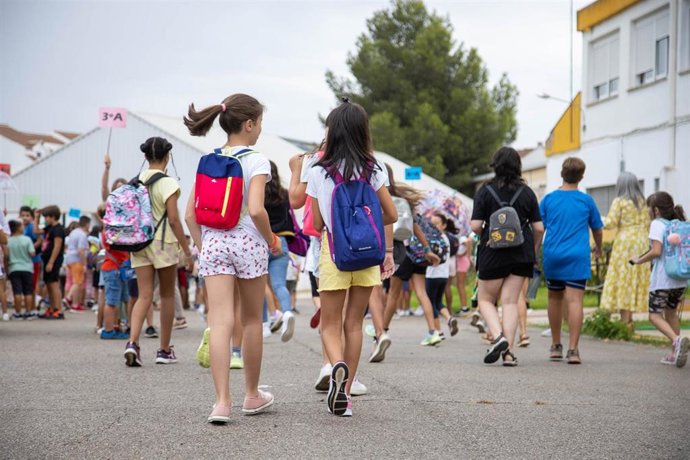 Archivo - Escolares en Mairena del Aljarafe.