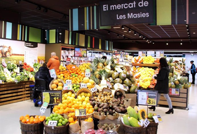 Archivo - Supermercado de Caprabo en Sant Joan Despí (Barcelona)