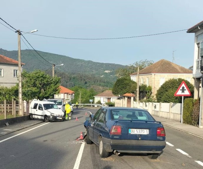 Accidente entre dos coches en Ramirás