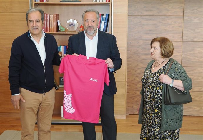Carlos Pollán ha recibido esta mañana a la presidenta de Asprona, M Ángeles García Sanz, y al director general de la Fundación Personas, Jesús Mazariegos, con motivo de la presentación de la 46 edición de la marcha de Asprona.